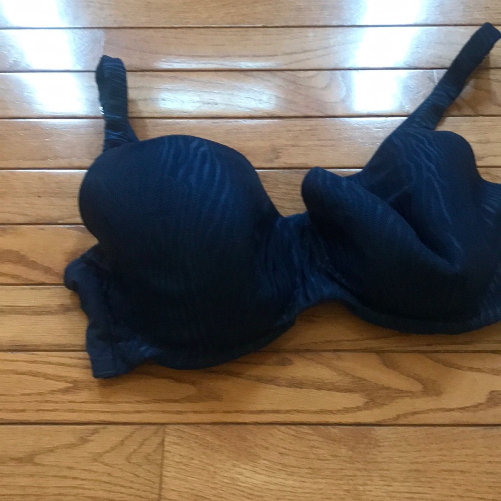 2 Bras - image 2